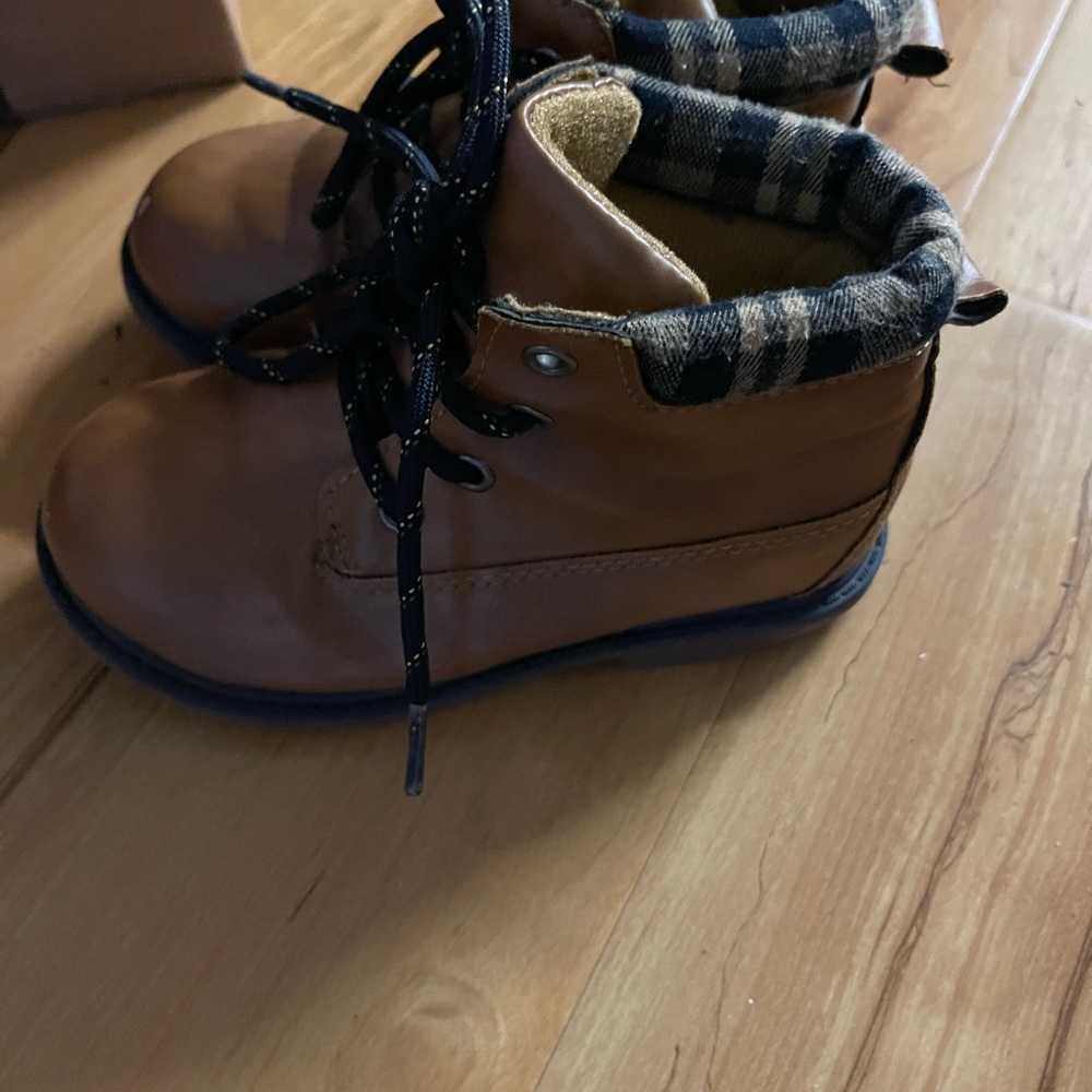 Boot - Picture 3 of 4